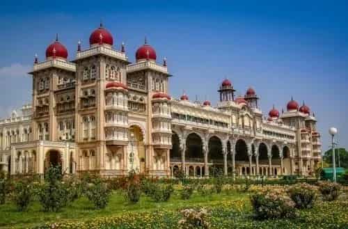 Mysore – Royal palaces, heritage architecture, and festive vibes