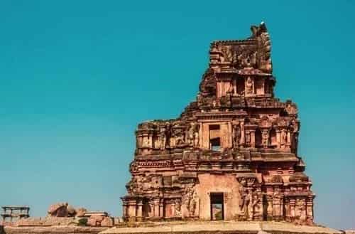 Hampi – UNESCO heritage ruins and rocky landscapes