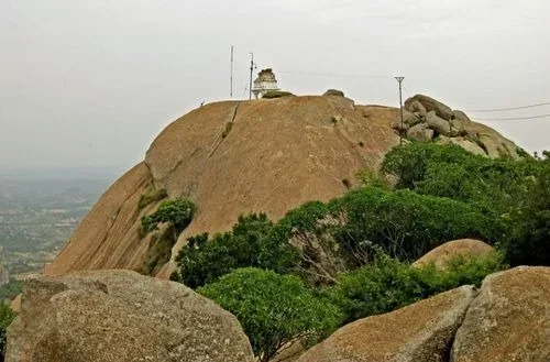 Savandurga – Trekking and rocky landscapes