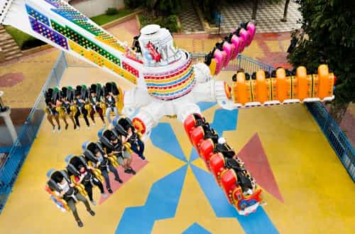 Why Fun World Works for Large Teams (25–200+)?